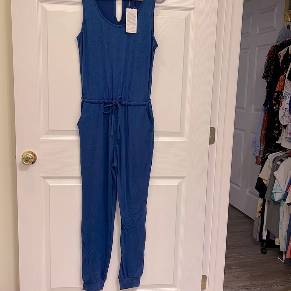Kirundo brand sz small navy blue sleeveless jumpsuit with pockets and tie waist.